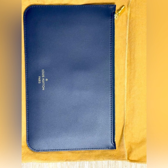 Louis Vuitton Pouch Brand New - Picture 1 of 5